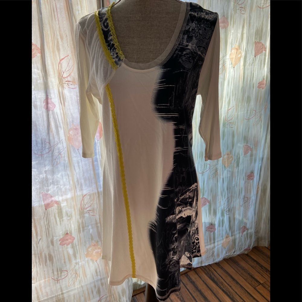 Cute tunic length 3/4 sleeve top sz L